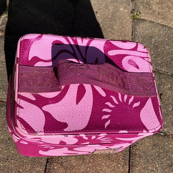 Vintage Y2K Roxy toiletry travel hard case. Like new! - Picture 2 of 7